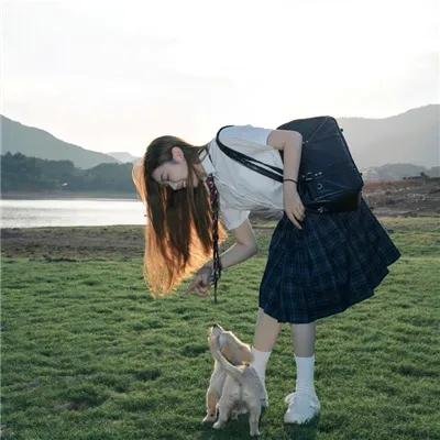 冲浪女孩布鲁娜
